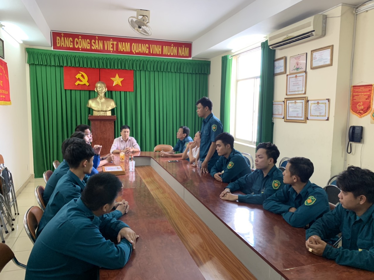 Đồng chí Nguyễn Hoàng Đại - Bí thư chi đoàn dân quân báo cáo lại quá trình vụ việc