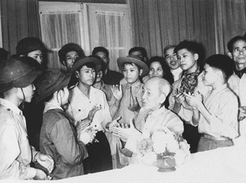 Tư tưởng Hồ Chí Minh về chăm lo bồi dưỡng  thế hệ cách mạng cho đời sau